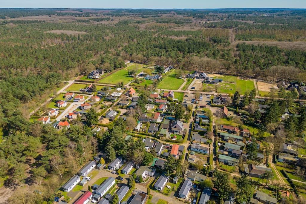 皮滕4-Pers. Chalet Met Eigen Parkeerplaats In Veluwe别墅 外观 照片