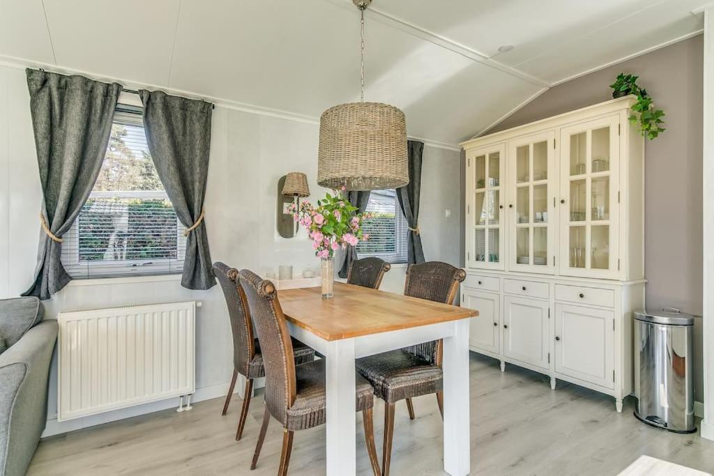 皮滕4-Pers. Chalet Met Eigen Parkeerplaats In Veluwe别墅 外观 照片